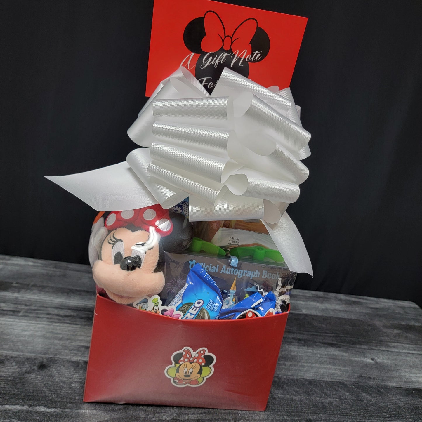 Deluxe Minnie Snack Box & Tote Bundle